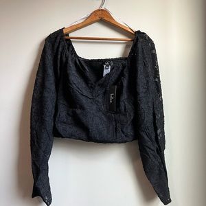 NWT Lulu’s Cropped Top